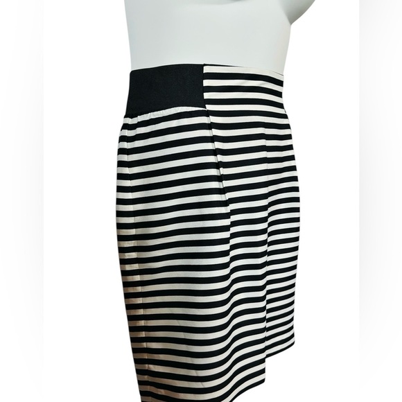 NEW, Jacob, Black and White Striped Skirt, Size 10 - Picture 4 of 7